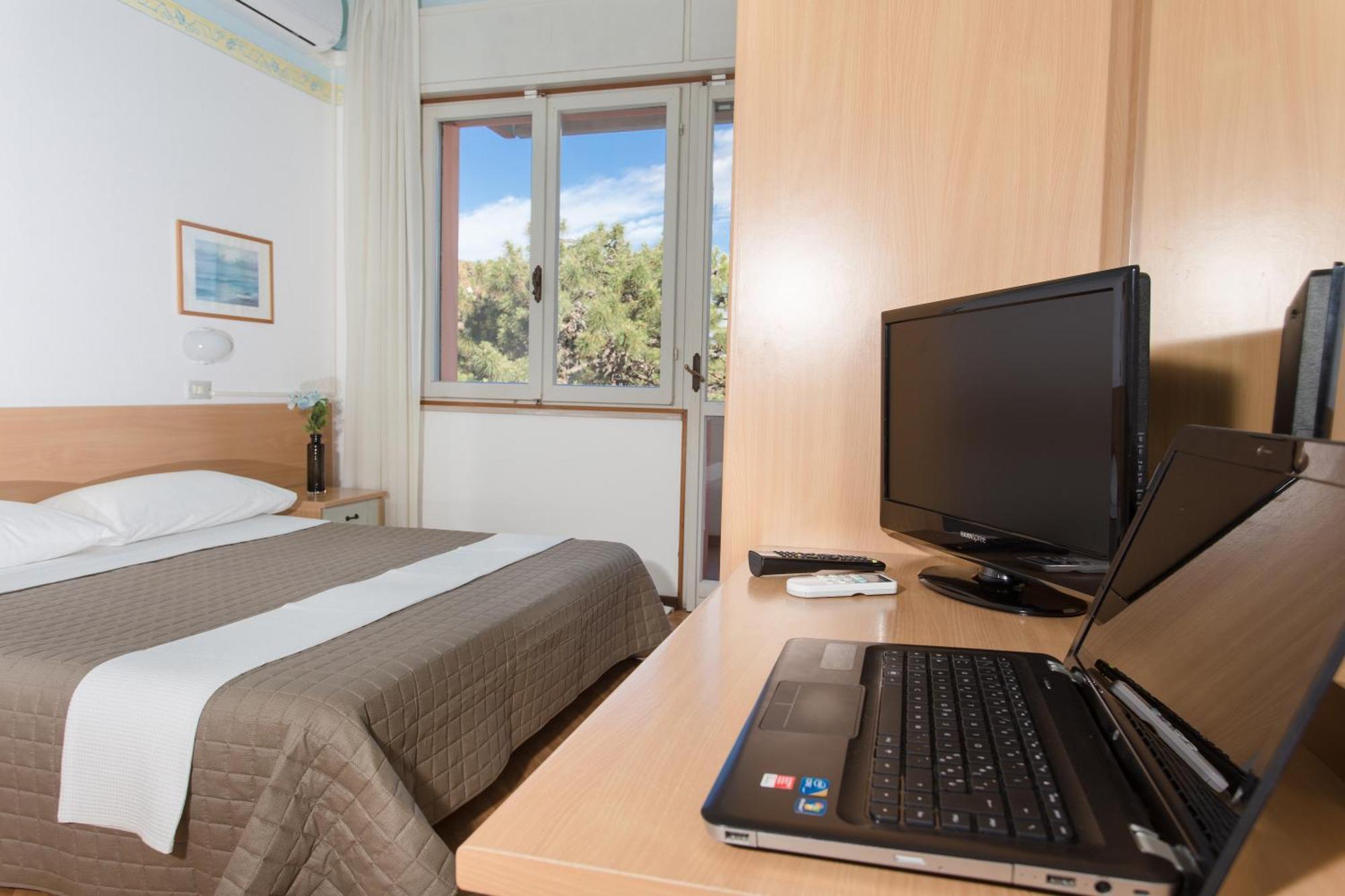 Hotel Meeting Cesenatico Room photo